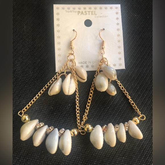Jewelry - White Pearl Shell Drop Earrings
